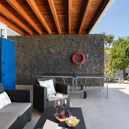 Botanica - Spacious, Heated Pool And Bbq, Sunny Terrace, Garden & Mountain Views * Playa Blanca (Lanzarote)
