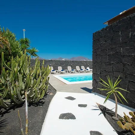 Villa Botanica - Spacious, Heated Pool And Bbq, Sunny Terrace, Garden & Mountain Views